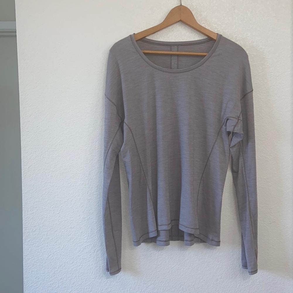 Lululemon long-sleeved workout top with thumbholes